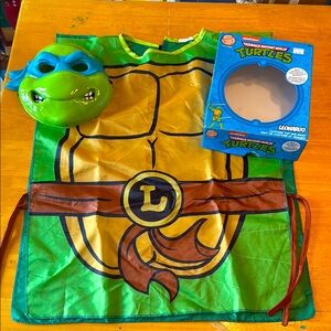 Teenage Mutant Ninja Turtles Leonardo costume.